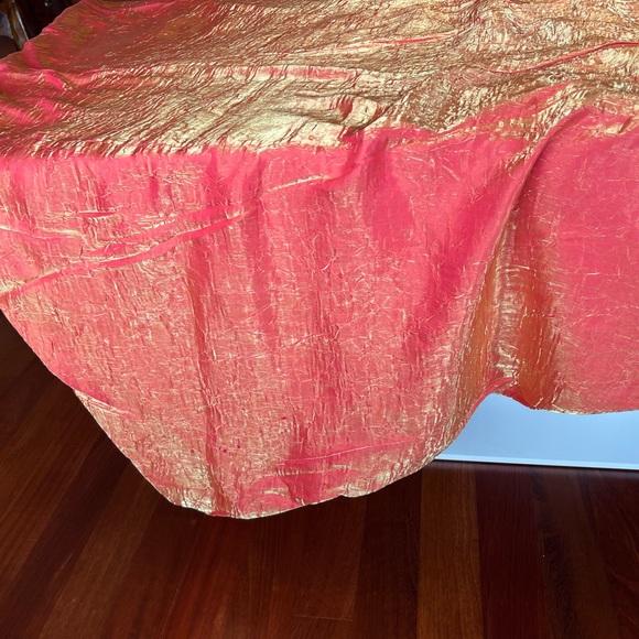 TABLE CLOTH beautiful 12’ round. - Picture 4 of 4